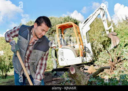 Creuser dans le jardin Banque D'Images