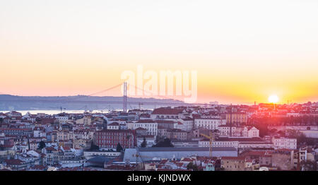 Lisbonne, Portugal - 19 novembre 2017 : la ville de Lisbonne, Portugal, au coucher du soleil sur une journée de novembre. Banque D'Images