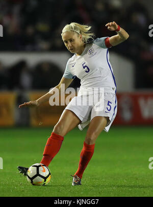 Steph Houghton en Angleterre lors du match de qualification de la coupe du monde des femmes 2019 au stade Banks's, Walsall. APPUYEZ SUR ASSOCIATION photo. Date de la photo : vendredi 24 novembre 2017 Banque D'Images