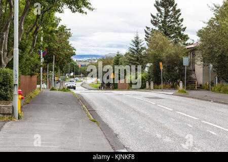 Reykjavic, ISLANDE - 4 septembre 2017 : brunavegur street dans le quartier résidentiel de la ville de Reykjavik en automne. Reykjavik est la capitale et grandes Banque D'Images