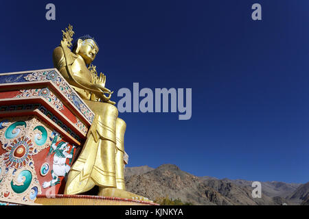 Statue de Bouddha Maitreya, le monastère de Likir, Ladakh, le Jammu-et-Cachemire, l'Inde Banque D'Images