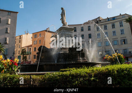 Ajaccio : Détails de Napoléon comme premier consul, la statue faite en 1804 par Francesco massimiliano ouvrier, une partie de la fontaine aux lions quatre en place foch Banque D'Images