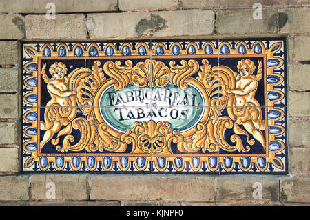 Signe de l'ancienne usine de tabac à Séville (Real Fabrica de tabacos), Andalousie, espagne Banque D'Images