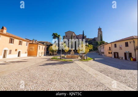 Greccio (Rieti, Italie) - Une ville médiévale dans la région du Latium, célèbre pour le sanctuaire catholique de Saint François Banque D'Images