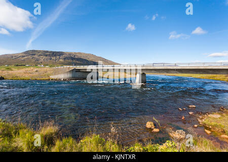 Voyager en Islande - pont sur la rivière à laugarvatnsvegur bruara road en septembre Banque D'Images