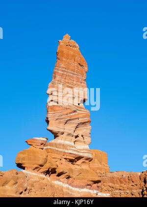 Matin vue d'une formation de grès Moenave dans l'Adeii Echii Falaises de Coconino county, Arizona. Banque D'Images