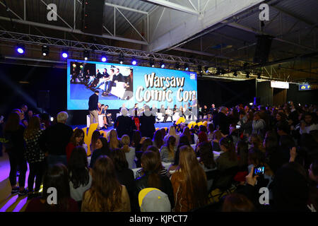 Pologne, Nadarzyn, 24 novembre 2017: Pologne: Pamela Anderson, Holland Roden, Afshan Azad visite la deuxième Comic con de Varsovie. ©Madeleine Ratz/Alay Live News Banque D'Images