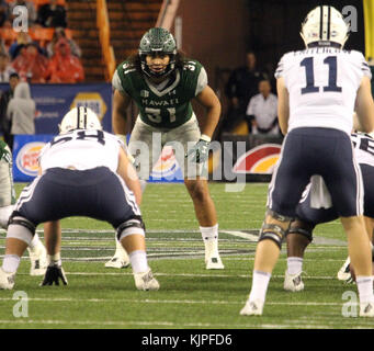 25 novembre 2017 -Hawaii Rainbow Warriors # 31 Jahlani linebacker Tavai en action entre les Cougars de Brigham Young et de l'Indiana Rainbow Warriors à l'Aloha Stadium d'Honolulu, Hawaii - Michael Sullivan/CSM Banque D'Images