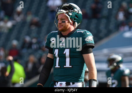 Philadelphie, Pennsylvanie, USA. 26 Nov, 2017. Carson Wentz (11) de la Philadelphia Eagles avant un match contre les Bears de Chicago au Lincoln Financial Field à Philadelphie, Pennsylvanie. Gregory Vasil/Cal Sport Media/Alamy Live News Banque D'Images