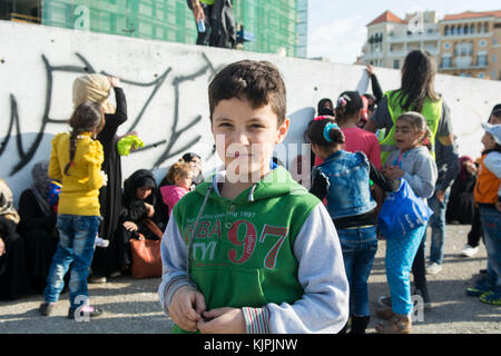 Marytrs' Square, Beyrouth, Liban, le 26 Nov 2017, garçon de réfugiés syriens au Liban , Beyrouth, Crédit : Mohamad Itani / Alamy Live News Banque D'Images