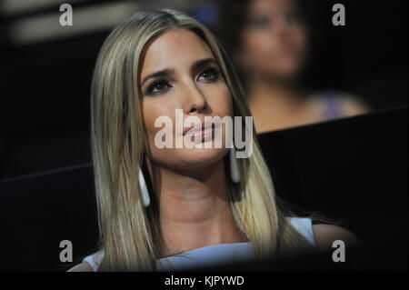 Cleveland, OH - 19 juillet : Ivanka Trump le deuxième jour de la convention nationale républicaine le 19 juillet 2016 au Quicken Loans Arena de Cleveland, Ohio. On estime que 50 000 personnes sont attendues dans la région de Cleveland, dont des centaines de manifestants et de membres des médias. Personnes : Ivanka Trump Banque D'Images