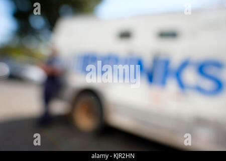 Hors focale photographie d'un camion de la Brinks en stationnement Banque D'Images
