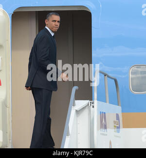 MIAMI, FL - 20 SEPTEMBRE : le président AMÉRICAIN Barack Obama part sur Air Force One à l'aéroport international de Miami. Le président est en Floride pour participer à un enregistrement pour Univision à Miami avant d'assister à un événement de campagne à Tampa. Le 20 septembre 2012 à Miami, Florida People : Président Barack Obama Banque D'Images