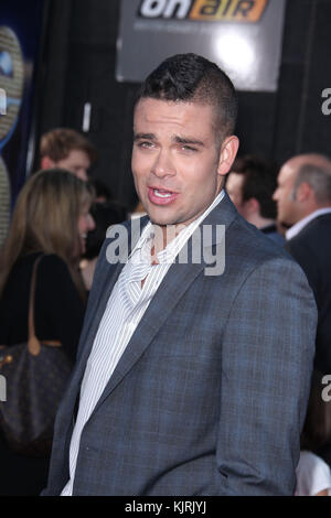 WESTWOOD, CA - août 06 : Mark Salling arrive à la Los Angeles Premiere 'GLEE : The 3D Concert Movie' au Regency Village Theatre Le 6 août 2011 à Westwood, en Californie. People : Mark Salling Banque D'Images