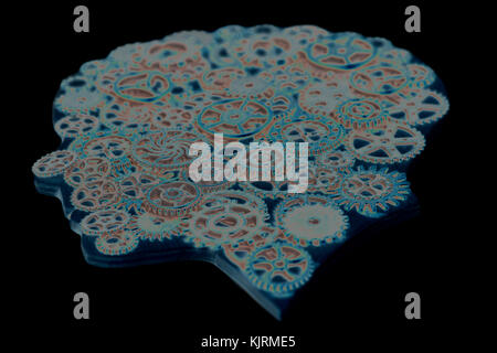 Modèle de tête humaine avec des engrenages sur noir Banque D'Images
