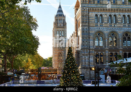 Des célébrités arrivent pour l'ouverture de la patinoire 2017 au Natural History Museum avec : atmosphère où : Londres, Royaume-Uni quand : 25 Oct 2017 crédit : WENN Banque D'Images