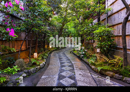 Kyoto, Japon - 23 Avril 2014 : Le Masuume ochaya entrée dans le district de Gion. Banque D'Images