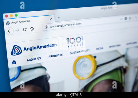 LONDRES, Royaume-Uni - 25 NOVEMBRE 2017 : la page d'accueil du site officiel d'Anglo American plc - la multinationale minière basée en Afrique du Sud Banque D'Images