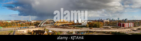 Vue panoramique d'Utrecht avec site de construction de la nouvelle-Amsterdam canal Rhin pont ferroviaire et le centre-ville sous un ciel nuageux. Les Pays-Bas. Banque D'Images