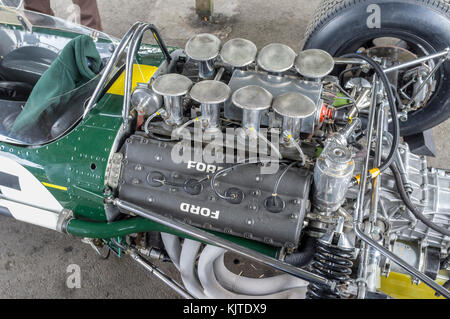 Moteur ford v8 cosworth sur lotus 49, Goodwood Revival, historic motor racing Banque D'Images