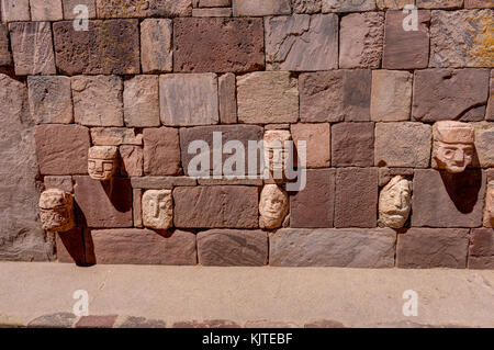 Photo prise en août 2017 à Tiwanaku en Bolivie, Amérique du Sud : ruines de Tiwanaku. Tiwanaku est un site archéologique précolombien dans l'ouest de la bolivie Banque D'Images