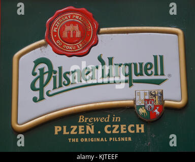 Pilsen, République tchèque - 14.01.2017 : Le logo de Pilsner Urquell en dehors de l'ancienne brasserie de Pilsen Banque D'Images