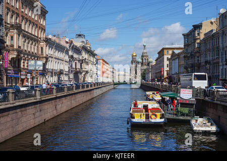 Saint Petersburg, Russie - 19.07.2015 : Vue vers l'église de Notre Sauveur sur le sang versé de Nevsky Prospekt Banque D'Images