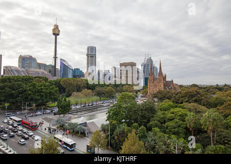 Sydney, Australie - 7 mars : une vue sur Hyde park vers Sydney cbd le 7 mars 2017. Banque D'Images