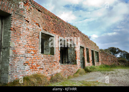 Restes d'un ancien bunker allemand, une partie de l'atlantikwall, dans les dunes de l'île néerlandaise de Terschelling Banque D'Images