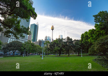 Sydney, Australie - 7 mars : une vue sur Hyde park vers Sydney cbd le 7 mars 2017. Banque D'Images