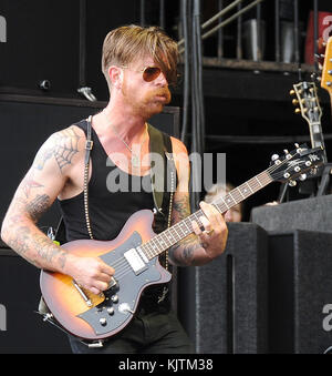 ROYAUME-UNI - 2012: Groupe de rock américain Eagles of Death Metal en 2012 au Royaume-Uni personnes: Jesse Hughes Banque D'Images