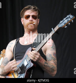 ROYAUME-UNI - 2012: Groupe de rock américain Eagles of Death Metal en 2012 au Royaume-Uni personnes: Jesse Hughes Banque D'Images