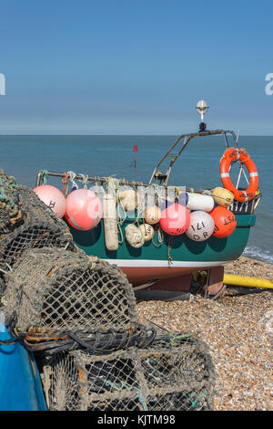 Bateau de pêche et pignon sur plage, Walmer Walmer, Deal, Kent, Angleterre, Royaume-Uni Banque D'Images