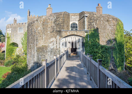 Allée jardin à Walmer Castle & Gardens, Kingsdown Road, Walmer, Deal, Kent, Angleterre, Royaume-Uni Banque D'Images