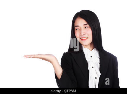 Young business woman in suit avec main vide isolé sur fond blanc Banque D'Images