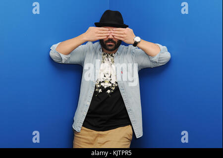 FORT LAUDERDALE, FL - OCTOBRE 04 : Enrique Santos pose pour un portrait à iHeart Latino le 4 octobre 2016 à Fort Lauderdale, Floride. Les gens : Enrique Santos Banque D'Images