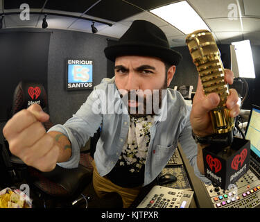 FORT LAUDERDALE, FL - OCTOBRE 04 : Enrique Santos pose pour un portrait à iHeart Latino le 4 octobre 2016 à Fort Lauderdale, Floride. Les gens : Enrique Santos Banque D'Images