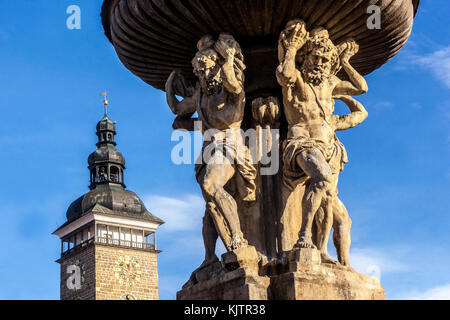 Fontaine Samson et la tour Noire, Ceske Budejovice, République Tchèque, Europe Banque D'Images