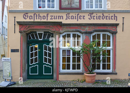 Brême, Allemagne - 23 novembre 2017 - façade de pub dans le quartier historique de Schnoor Banque D'Images