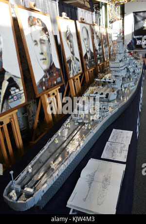 Minneapolis, Minnesota, USA. 25 novembre, 2017. Le cuirassé USS Missouri recréé entièrement de briques LEGO par Daniel Siskind, sur l'affichage à l'Expo de ventilateur LEGO à Minneapolis, Minnesota. Copyright Gina Kelly/Alamy Live News Banque D'Images