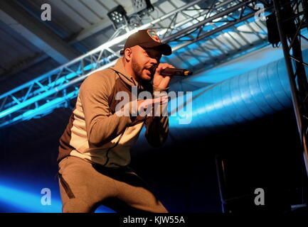 Southampton, Hampshire, Royaume-Uni. 25Th nov, 2017. Les salles des machines - rappeur britannique yungen, aka cj Brooks à la salles des machines, de Southampton, UK 25 novembre 2017 Crédit : dawn fletcher-park/Alamy live news Banque D'Images