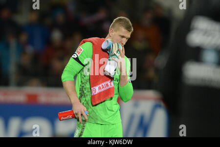 Le Robin Zentner de Mainz semble déçu après la défaite de 1-2 après le match de football allemand de Bundesliga entre le SC Freiburg et le FSV Mainz à Fribourg im Breisgau, Allemagne, le 25 novembre 2017. Photo : Patrick Seeger/dpa Banque D'Images