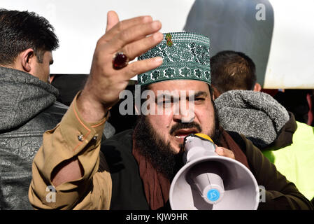 Athènes, Grèce, 26 novembre 2017. Les Pakistanais vivant en Grèce célèbrent la naissance du prophète Mahomet à Athènes, en Grèce. Crédit : Nicolas Koutsokostas/Alamy Live News. Banque D'Images