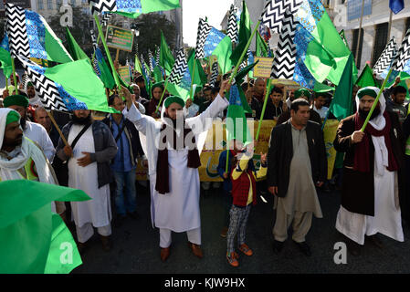 Athènes, Grèce, le 26 novembre, 2017. pakistanais vivant en Grèce célèbrent la naissance du prophète Mohammed à Athènes, Grèce. crédit : nicolas koutsokostas/Alamy live news. Banque D'Images