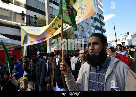 Athènes, Grèce, 26 novembre 2017. Les Pakistanais vivant en Grèce célèbrent la naissance du prophète Mahomet à Athènes, en Grèce. Crédit : Nicolas Koutsokostas/Alamy Live News. Banque D'Images