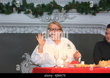 Dernier jour de l'ideal home show à Noël 2017, avec des chefs professionnels theo Randall et Rosemary shrager Banque D'Images