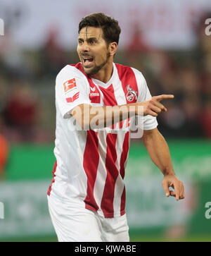 Cologne, Allemagne 26 novembre 2017, Bundesliga, journée 13, 1. FC Koeln vs Hertha BSC Berlin : Claudio Pizarro (Koeln) gestes. Crédit : Juergen Schwarz/Alamy Live News Banque D'Images