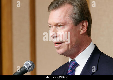 Tokyo, Japon. 27 novembre 2017. Son Altesse Royale le Grand-Duc Henri de Luxembourg prend la parole lors d'un Forum des affaires Luxembourg-Japon le 27 novembre 2017, Tokyo, Japon. Le Grand-Duc Henri a participé à l’événement d’affaires dans le cadre de sa visite au Japon pour promouvoir les relations entre le Luxembourg et le Japon. Crédit : Rodrigo Reyes Marin/AFLO/Alamy Live News Banque D'Images