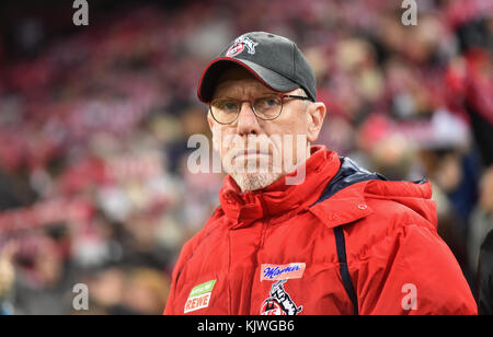 Koeln, Allemagne. 26 novembre 2017. Cologne, Allemagne 26 novembre 2017, Bundesliga, journée 13, 1. FC Koeln vs Hertha BSC Berlin : Manager Peter Stoeger (Koeln). Crédit : Juergen Schwarz/Alamy Live News Banque D'Images