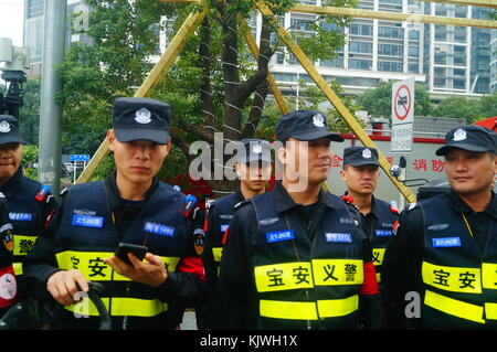 La police de Shenzhen activités journée portes ouvertes sur les lieux, le gardien de sécurité en service. dans la région de Shenzhen, Chine. Banque D'Images